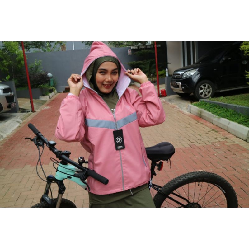 JAKET PARASUT OLAHRAGA WANITA LARI BERSEPEDA / JAKET MATHILDA JAKET PARASUT WANITA OLAHRAGA JOGGING 
