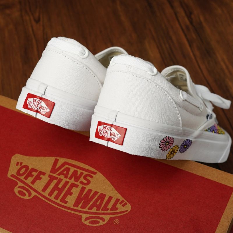 VANS SLIP ON WHITE FLOWERS