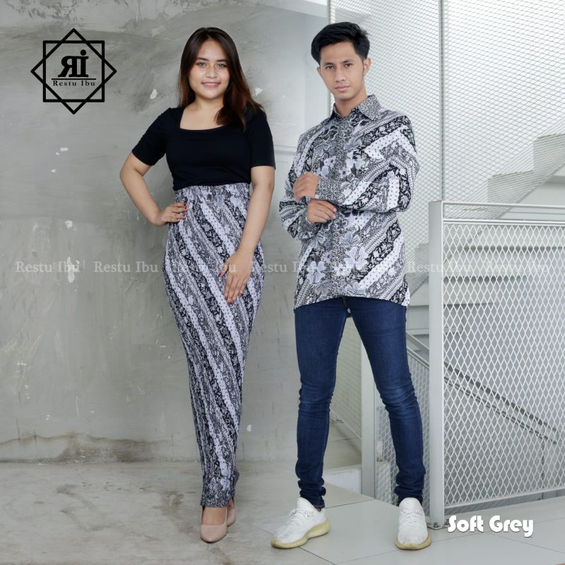 Zaja - Baju Batik Couple Atasan Batik Lengan Panjang Cowo &amp; Rok Batik Plisket Cewe Baju Couple Cewe Cowo Baju Batik Pria Dewasa Lengan Panjang Kemeja Couple Rok Batik Sutra Plisket Cantik Cocok Untuk Pergi Acara Kondangan