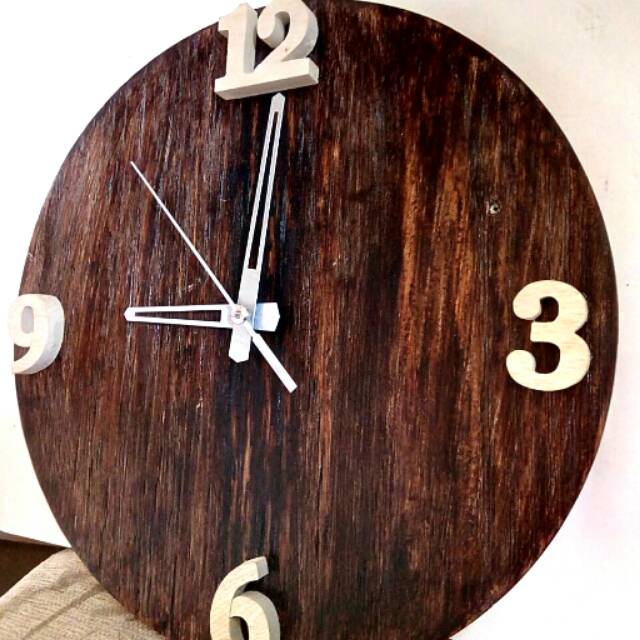 Jam dinding kayu palet