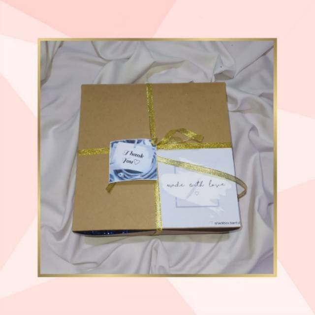

Snack box hampers makanan free custom gift card (wajib add bubble wrap)