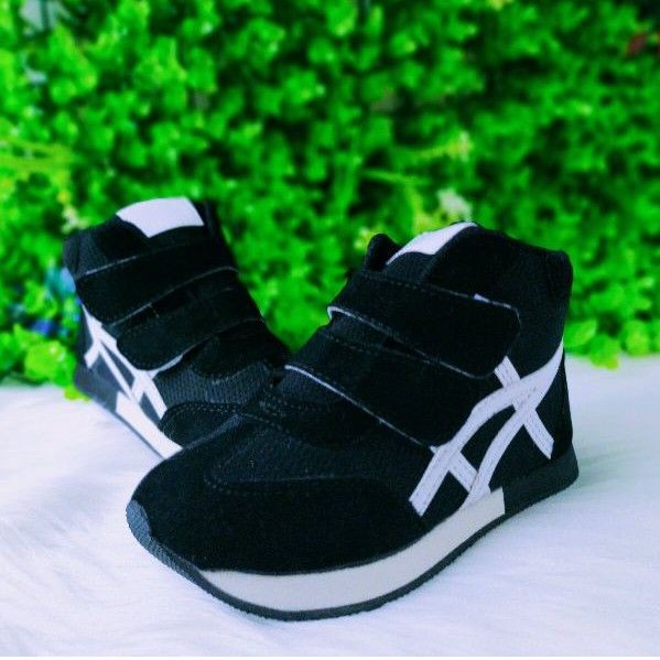 sepatu sneaker imitasi anak laki laki sepatu sport anak laki laki boot hitam putih