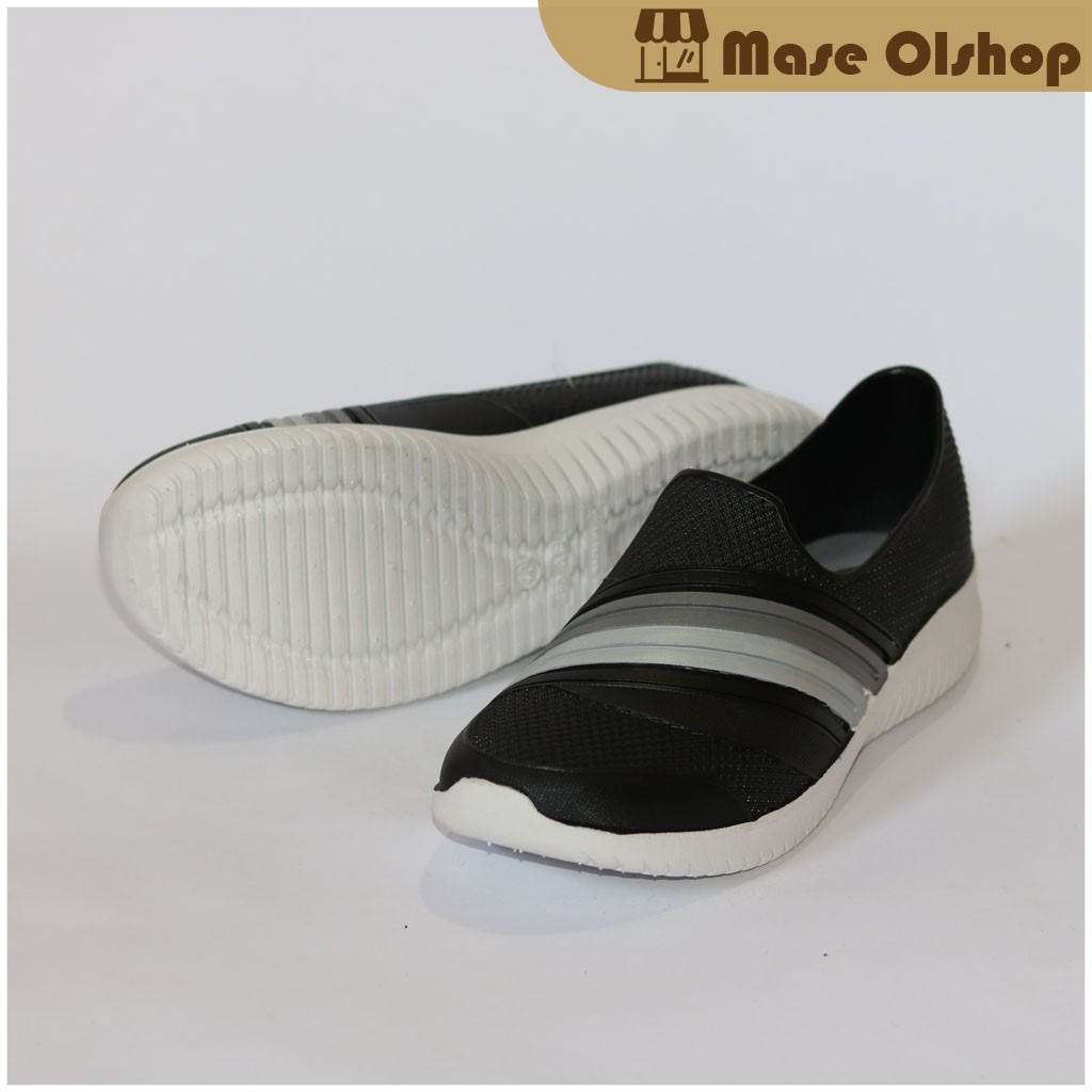 Sepatu Karet Sepatu Slip On Wanita ATT SWL 482 Hitam