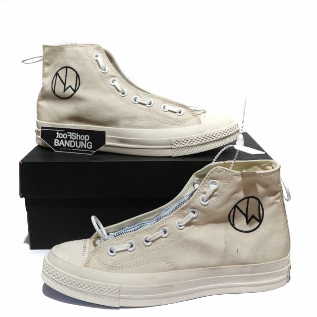 white converse with zipper