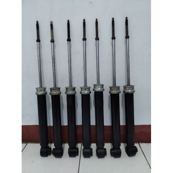 shockbreaker nissan Serena c24 belakang