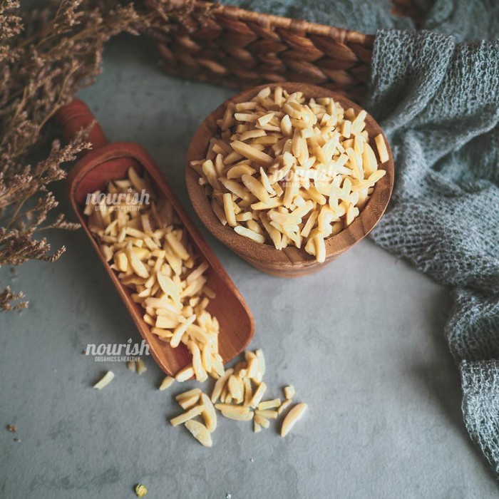 

Almonds Blanched Slivered 100gr