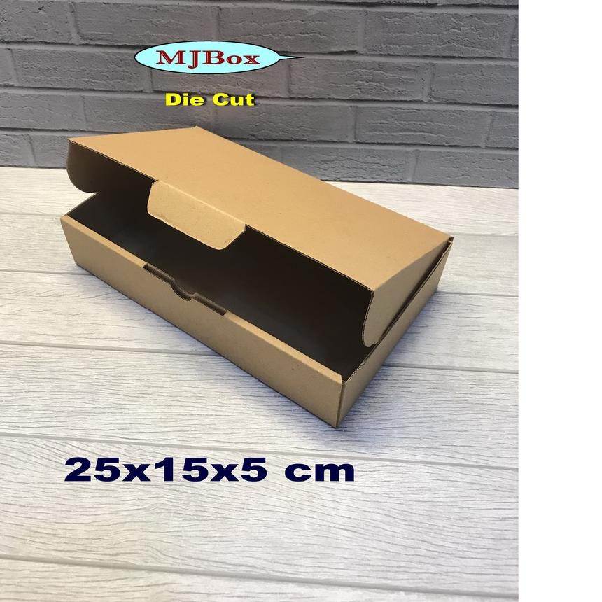 

Banting Harga Kardus 25 x 15 x 5 cm ...Die cut kotak packing Baju - Aksesoris -dll