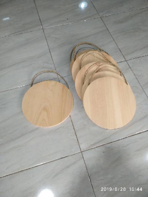 Talenan Kayu Pinus Tali Model Bulat Diameter 18 cm / Wooden Cutting Board