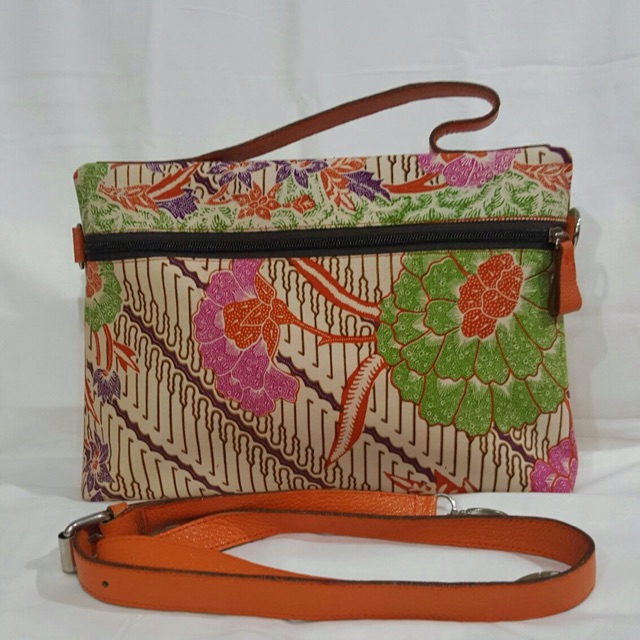 

Tas batik handmade dengan tali kulit asli