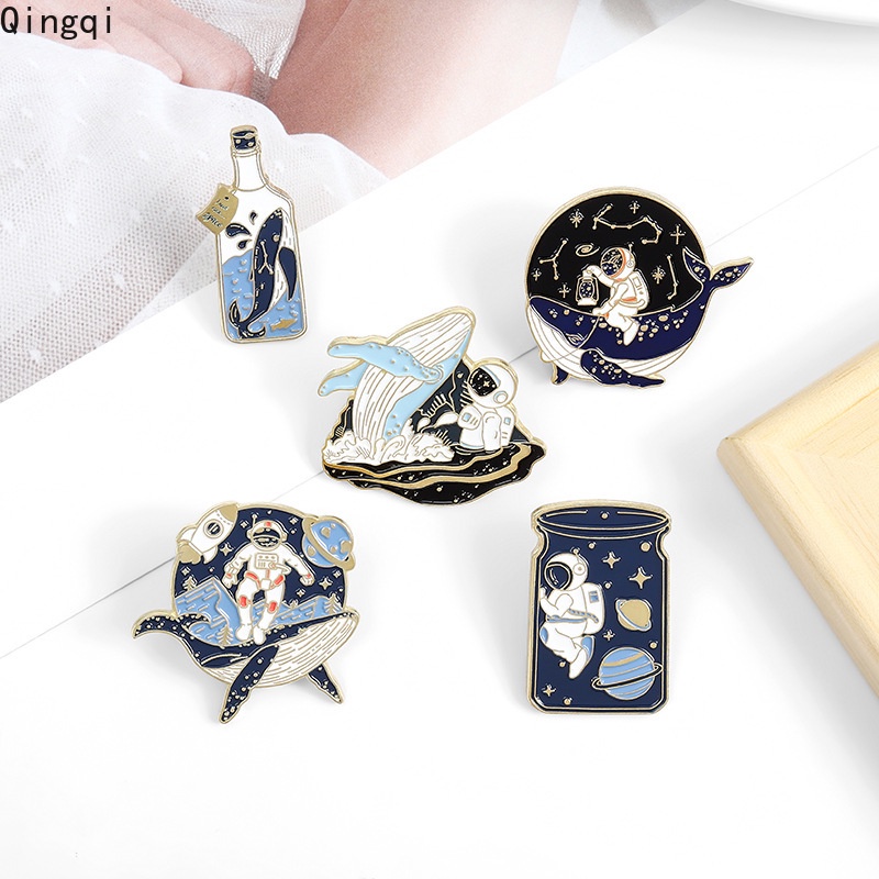 Bros Pin Enamel Desain Kartun Whale Astronot Luar Angkasa Untuk Dekorasi Tas Denim