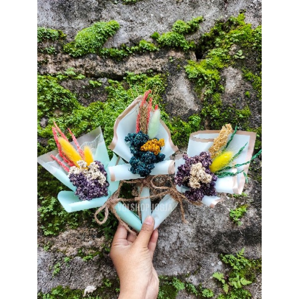 BUKET KARANGAN BUNGA KERING HADIAH ULTAH WISUDA HAND BOUQUET KECIL BUNGA HIAS