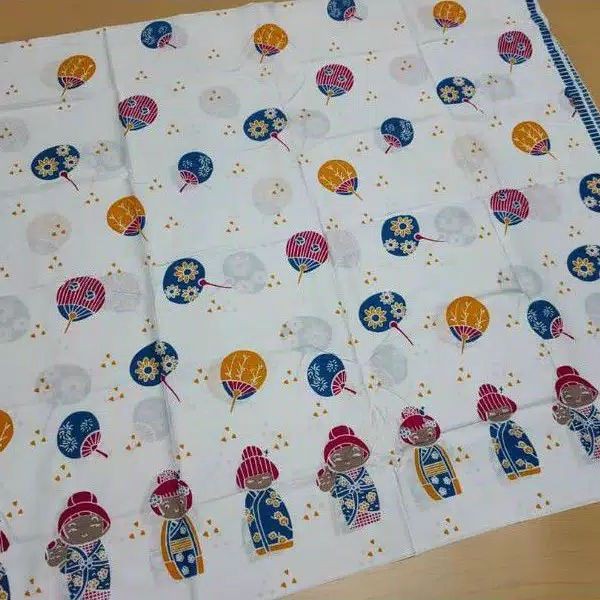 Kain Batik Solo Kokeshi Dasar Putih