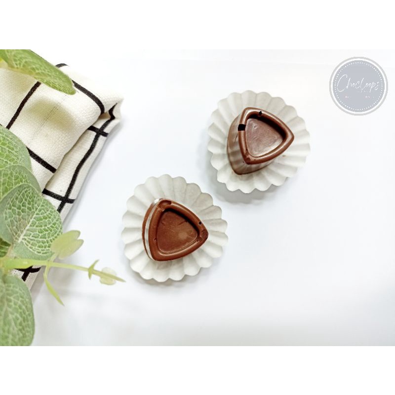 

Coklat Susu | Coklat Bentuk Segitiga | Coklat Karakter Segitiga | Coklat Murah | Coklat Lucu