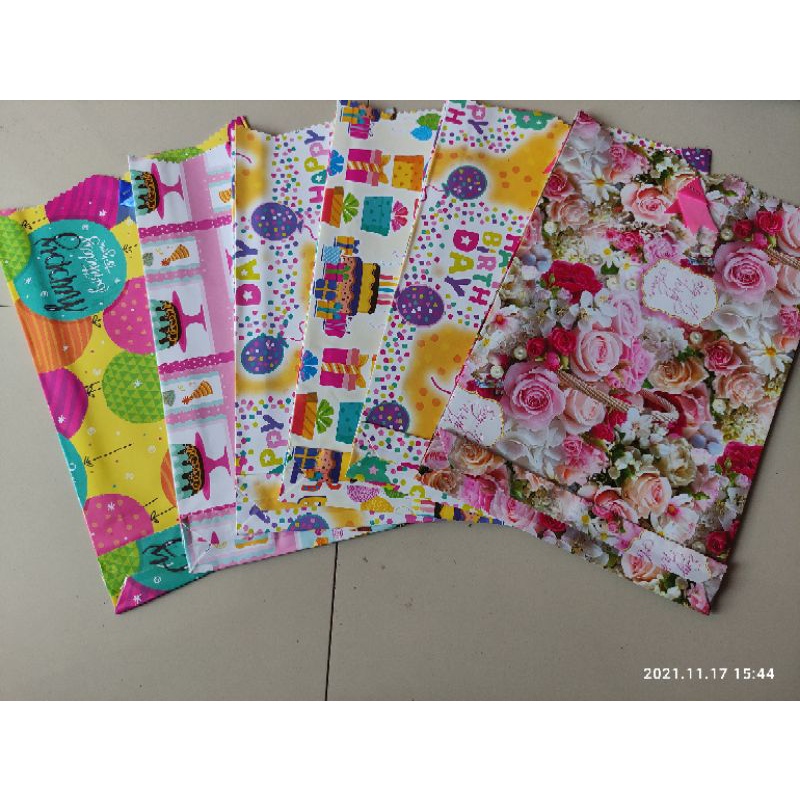 

kertas kado jadi 20x 29 cm
