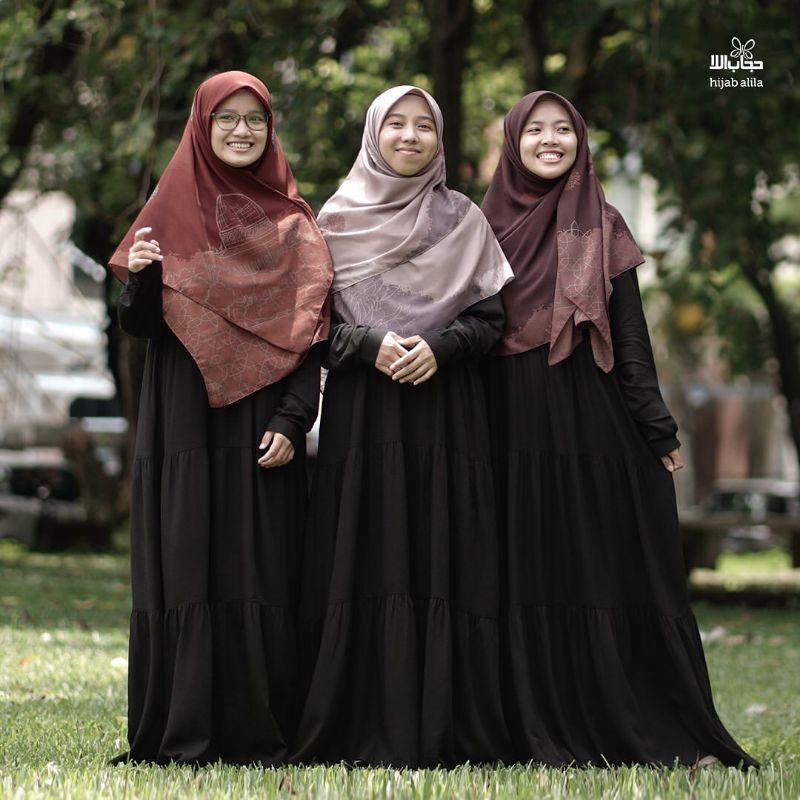 Gamis Mahra Hitam Rumple Polos Rayon Hijab Alila