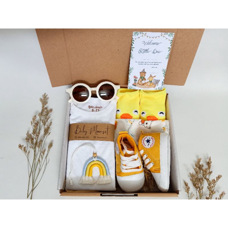 hampers bayi hadiah kado bayi set laki-laki premium selimut bayi jumper bayi sepatu bayi by baby moonset