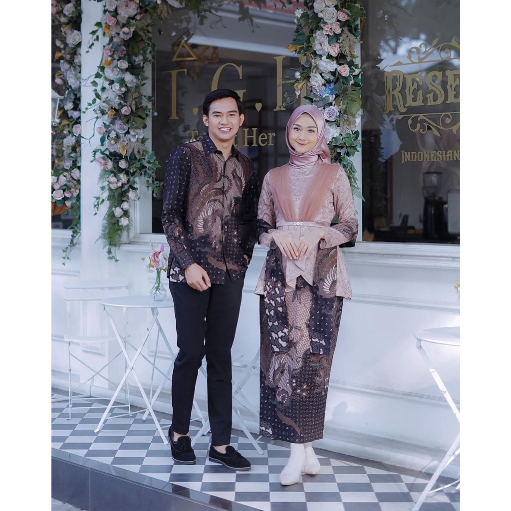 Batik Couple Kebaya Modern Kebaya Wisuda Lamaran Baju Tunangan Batik Brukat Terbaru Baju Couple Kondangan Terbaru 2022