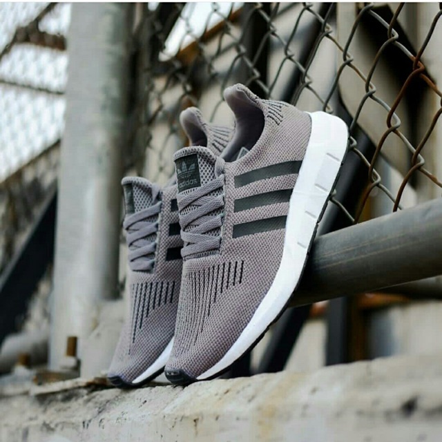 adidas swift run black and grey