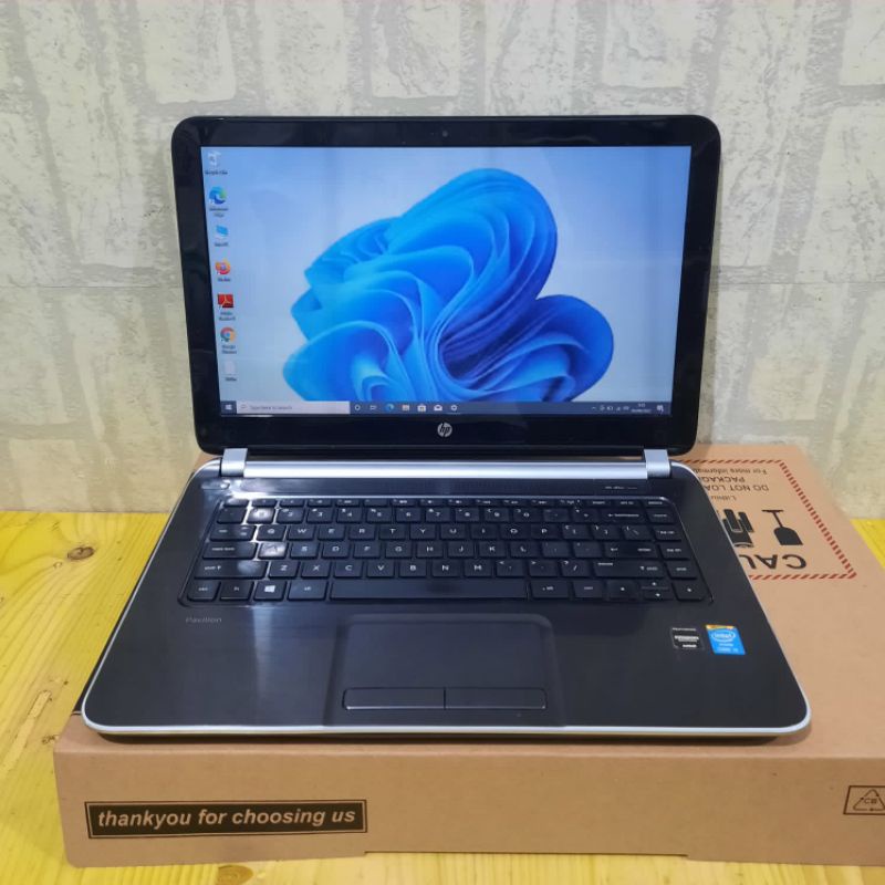 Laptop HP 14-n073TX Cor i5-4200U Ram 4GB/SSD 128GB Vga Amd Radeon HD 8600M windows 10 Gaming editing desain