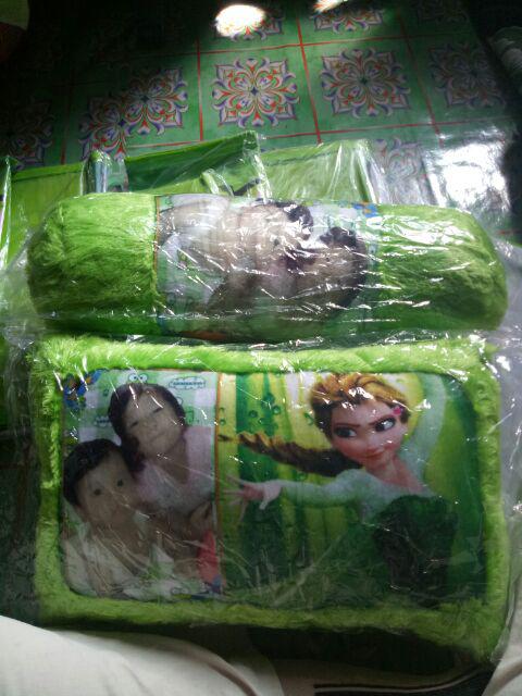Set Bantal Guling Foto Balita