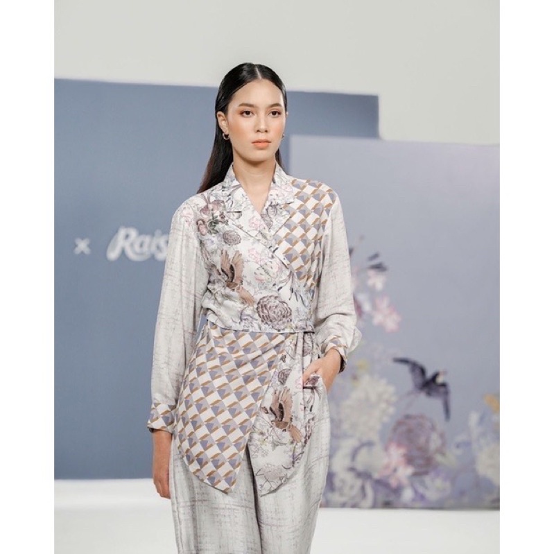 Overlap Shirt M - Benang Jarum x Raisa - Buttonscarves