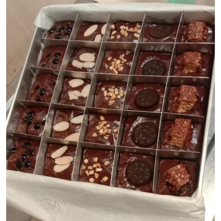 

BROWNIS FUDGY CRUST SEKAT 25