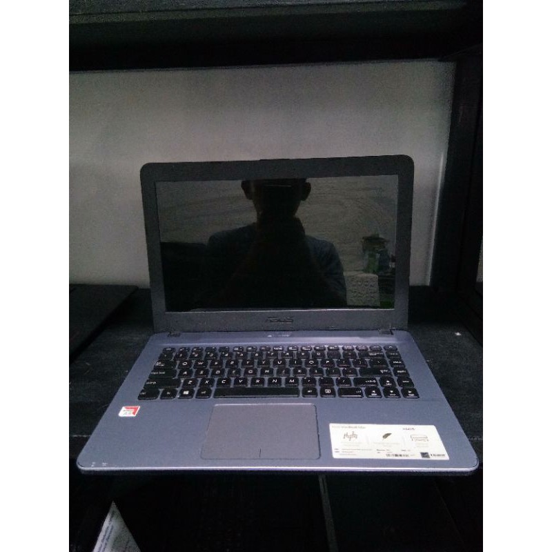 ASUS X441BA AMD A9/4GB/1TB/Radeon/Win10 second mantap