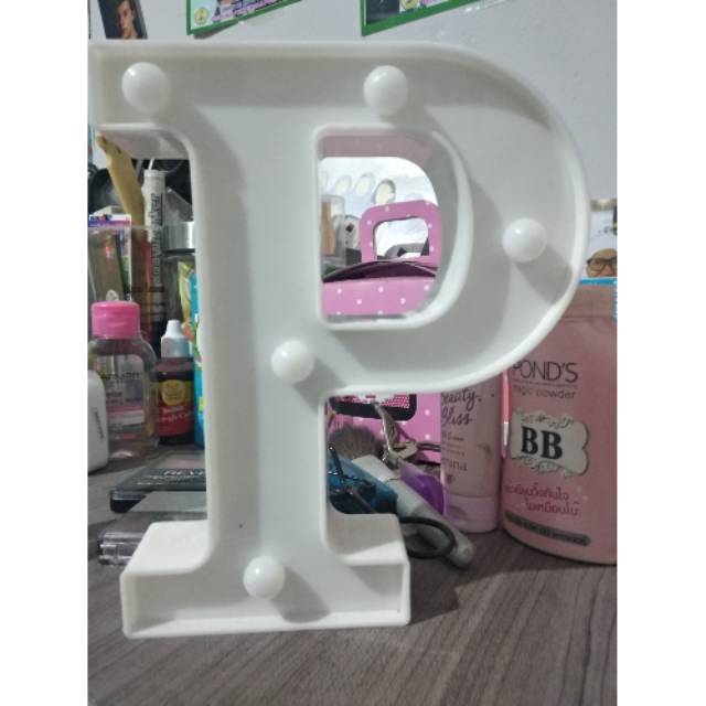 LAMPU HURUF P