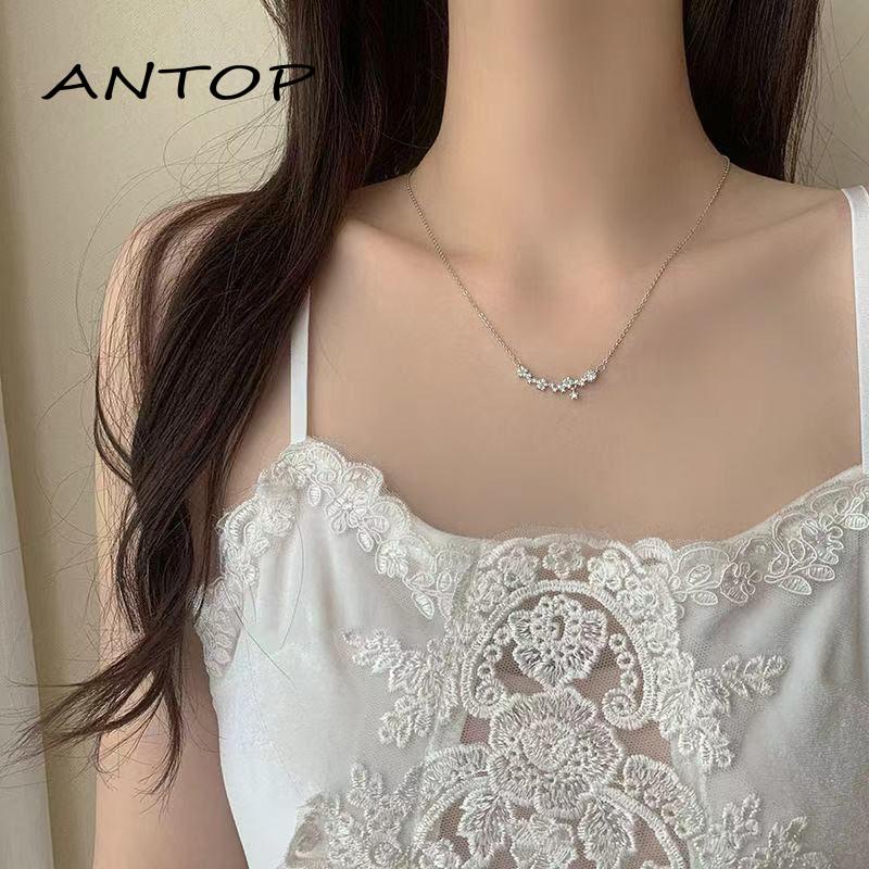 Kalung Choker Rantai Klavikula Hias Liontin Bunga Kristal Bintang Warna Silver Untuk Wanita