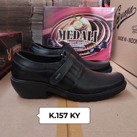 Sepatu kulit pria pantofel  sepatu kerja formal tampil lebih keren