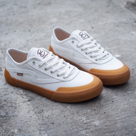 Patrobas Equip Low White Gum