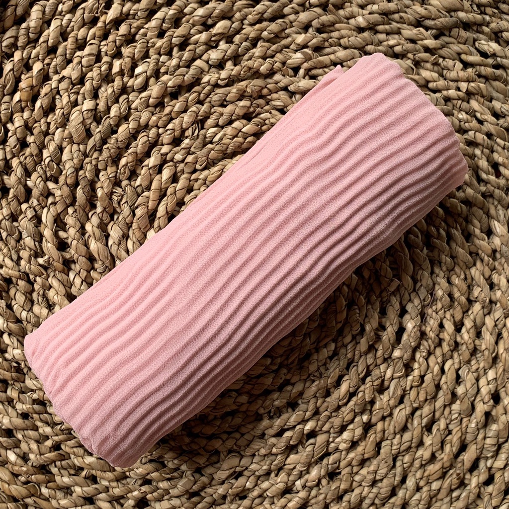 BERGO PLISKET LIDI PREMIUM Jilbab Instan tali Non tali Bahan Ceruty Jahit tepi-Soft Peach non tali