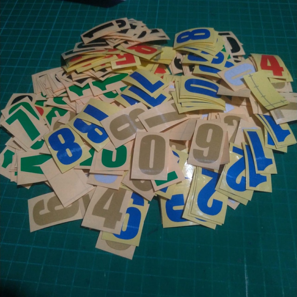 

STIKER CUTTING ANGKA DAN HURUF UK TINGGI 16 CM BAHAN REVLEKTIVE