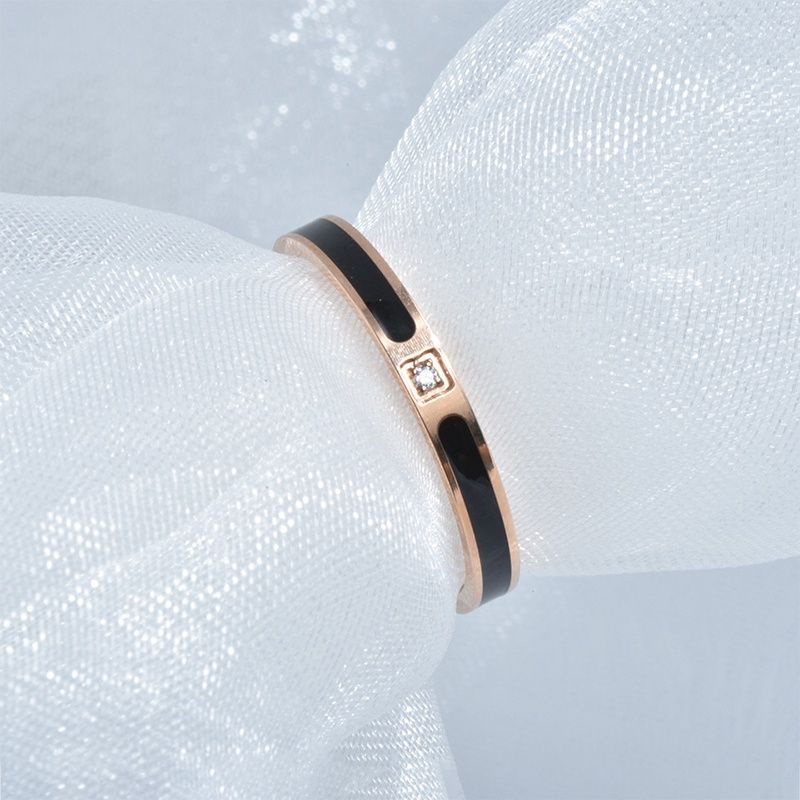 WB254 Cincin Titanium Stainless Steel Hitam Lis Gold Aksen Berlian