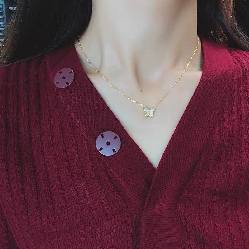 High-end Perasaan Kecil Indah Putih Ibu-Mutiara Kupu-Kupu Kalung Baja Titanium Berlapis 18 K Rose Gold/Emas Rantai Klavikula Versi Jepang Korea Manis Mori Liontin Kalung Pendek Cahaya Mewah Berkelas Kalung Hadiah Ulang Tahun Hadiah Pacar