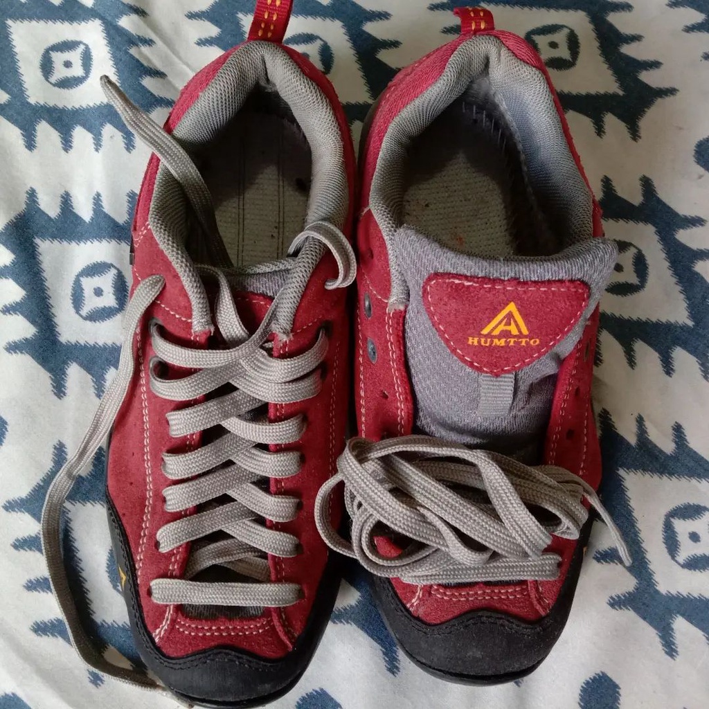 Sepatu Nanjak / Trekking