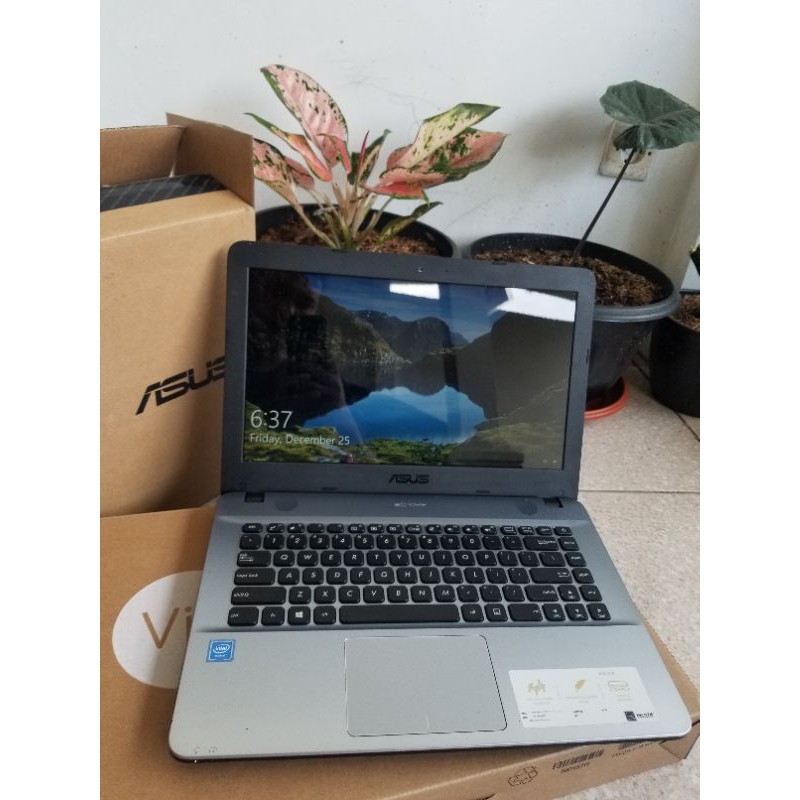 Laptop Asus X441ma Ram 4 gb hardisk 1 tera procesor n 4000 garansi 2021
