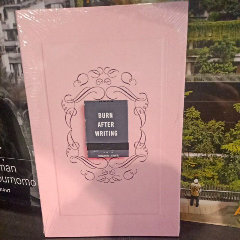 

Burn After Writing (Pink)