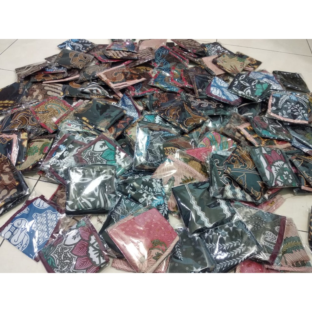 MASKER BATIK BAHAN KATUN HOME INDUSTRI MASKER.MOTIF RANDOM 2 LAPIS MOTIF 2 BISA DIPAKAI BOLAK BALIK