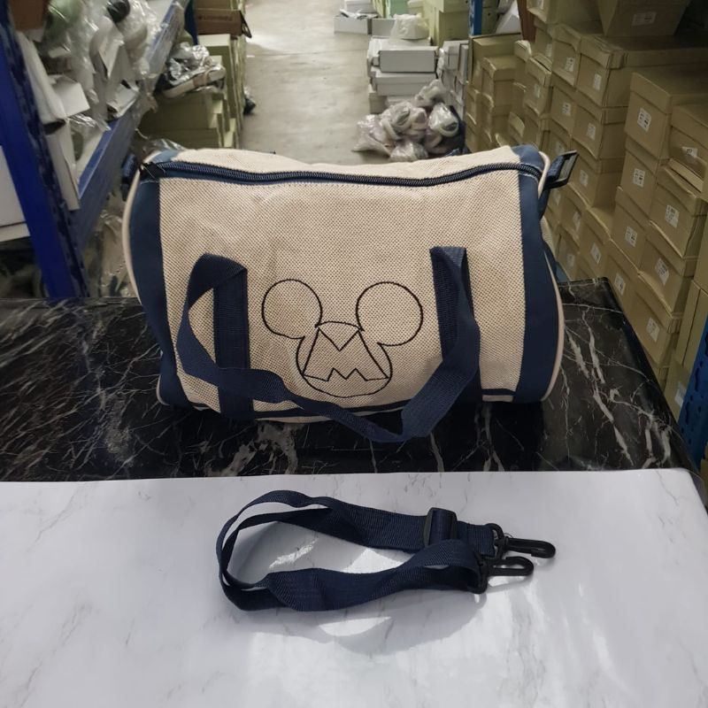 DDB3104Tas Wanita Import ZARA Mickey Bowling SelempangHarga : IDR 102.000Tersedia 1 MotifOriginal : 