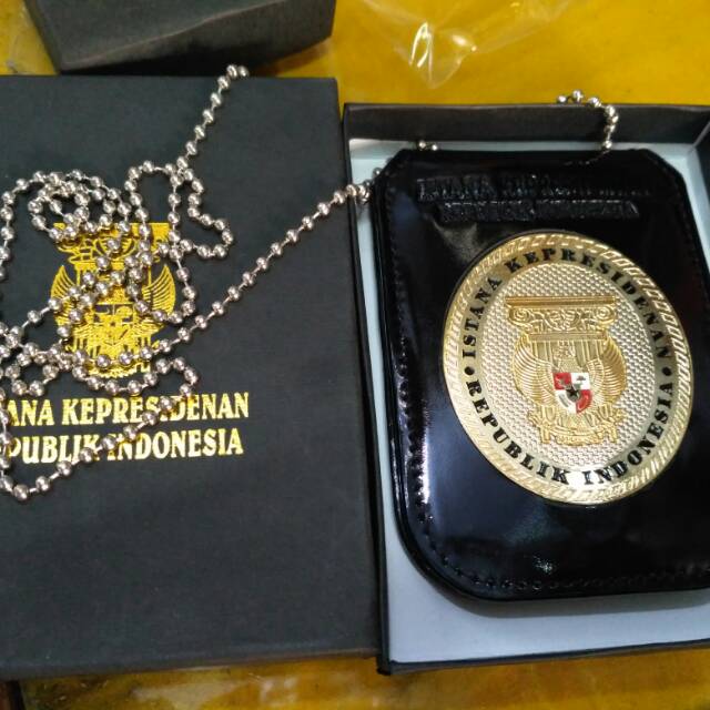 Card Holder Kalung Logo Istana Presiden Kulit Asli Mengkilat