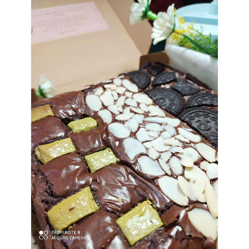 Brownies Bella Brownies MELTED Panggang Premium 3 Topping II New Year Hampers