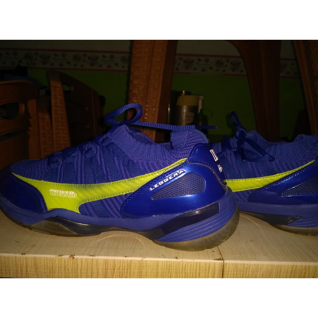 SEPATU BADMINTON HIQUA LEGGERA SECOND LIKE NEW