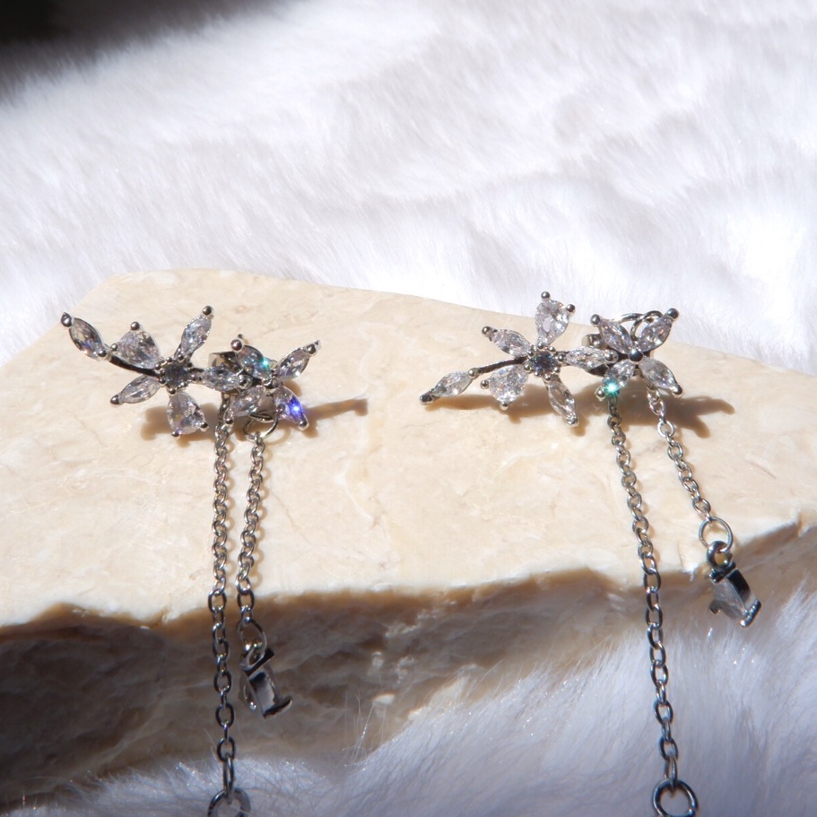 Alenza Crystal Flowers Stud Earrings - Anting Tusuk Bentuk Bunga Bening Dua Cara Pakai Bahan Silver 