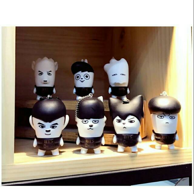 GANTUNGAN KUNCI BTS IMPORT/ KEYCHAIN BTS / BTS ACTION FIGURE / BTS HIP HOP MONSTER (Baca deskripsi)