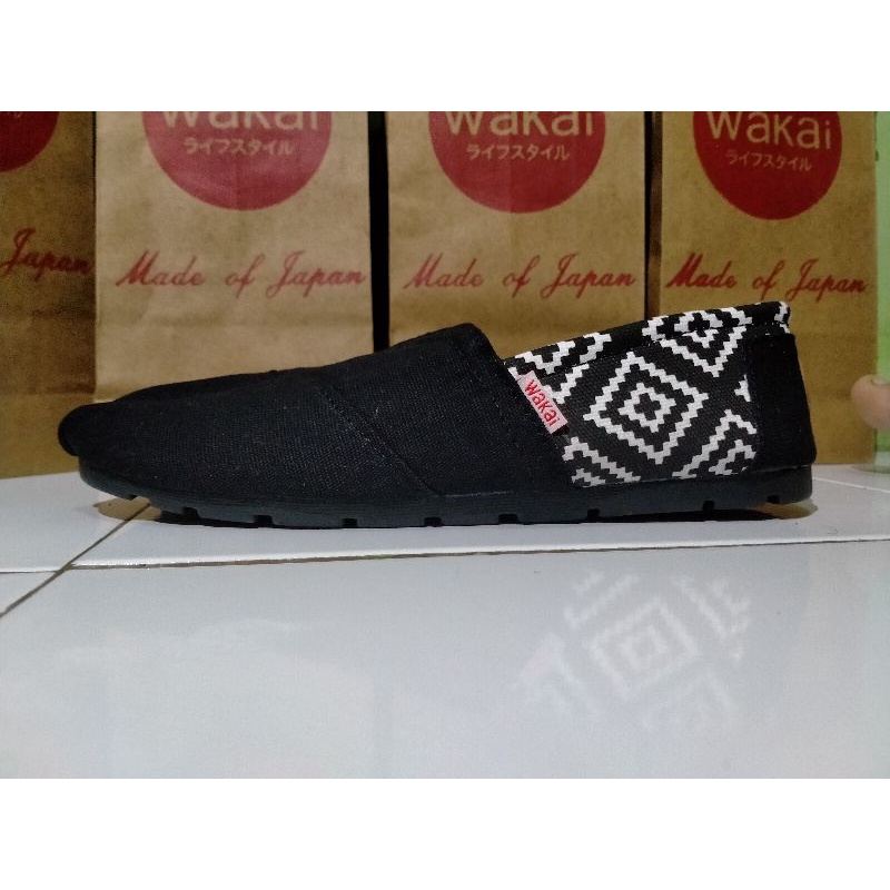 Wakai sepatu slip on pria/ slip on wanita wakai murah unisex 36-43