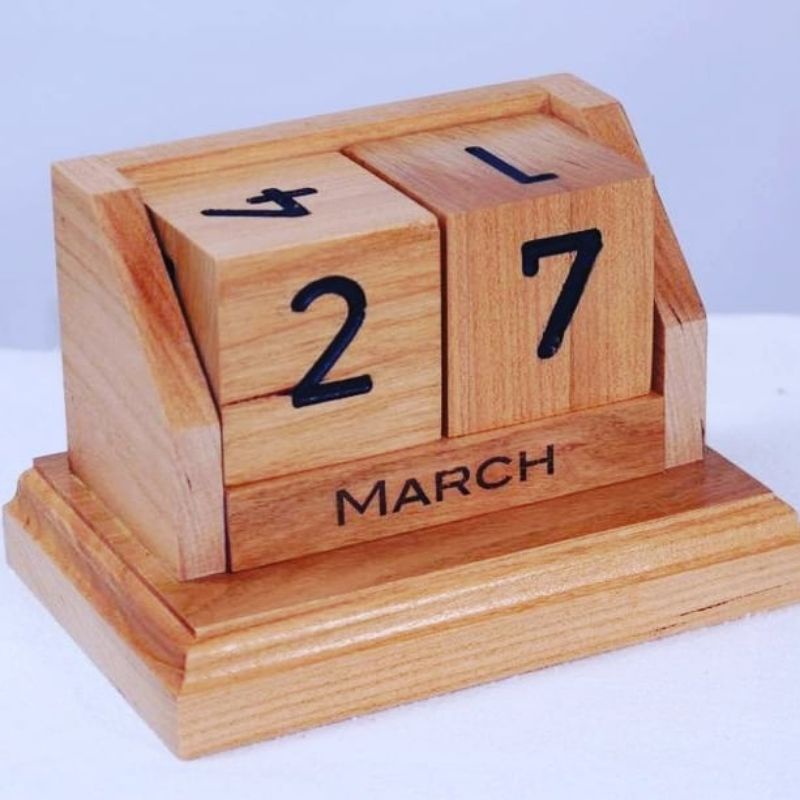 

kalender meja bahan jati simple