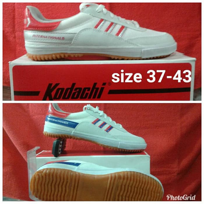 sepatu badminton merk kodachi8116