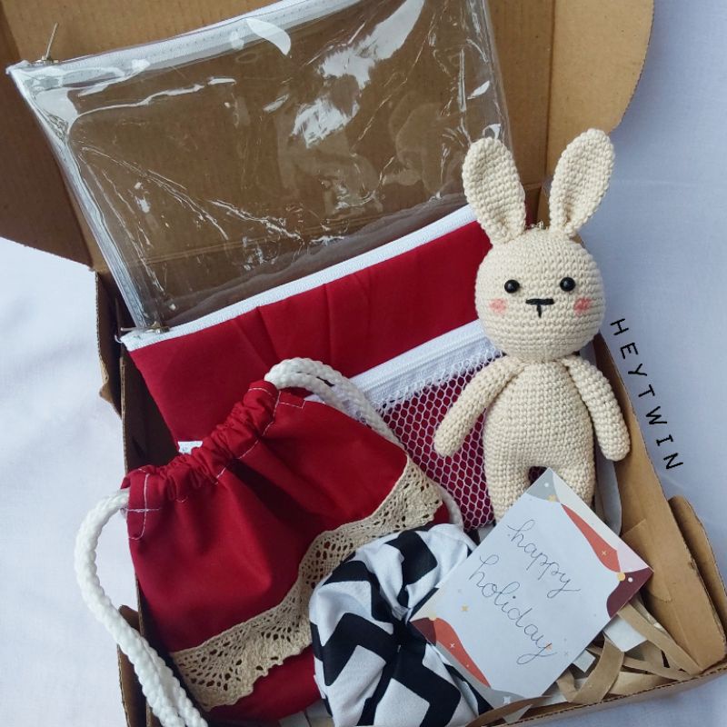 holiday hampers hadiah kado gift christmas natal boneka cewek lucu couple pacar anak unik kekinian k