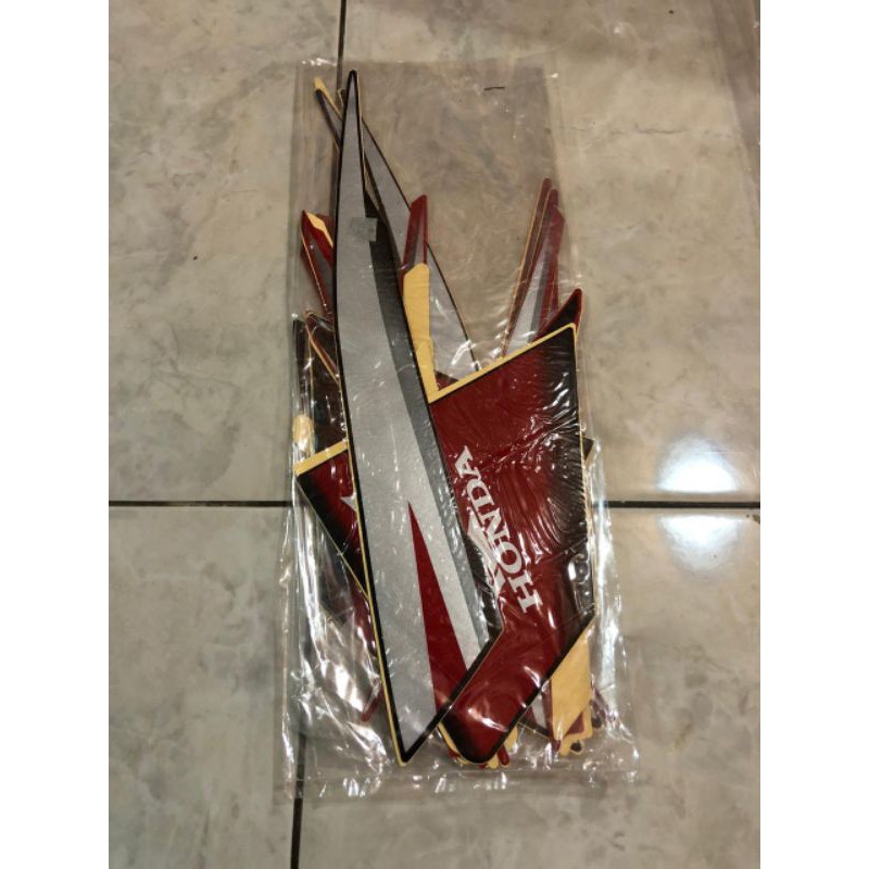 STRIPING STICKER LES BODY MEGAPRO MONO MONOSHOCK TANGKI MERAH 2012